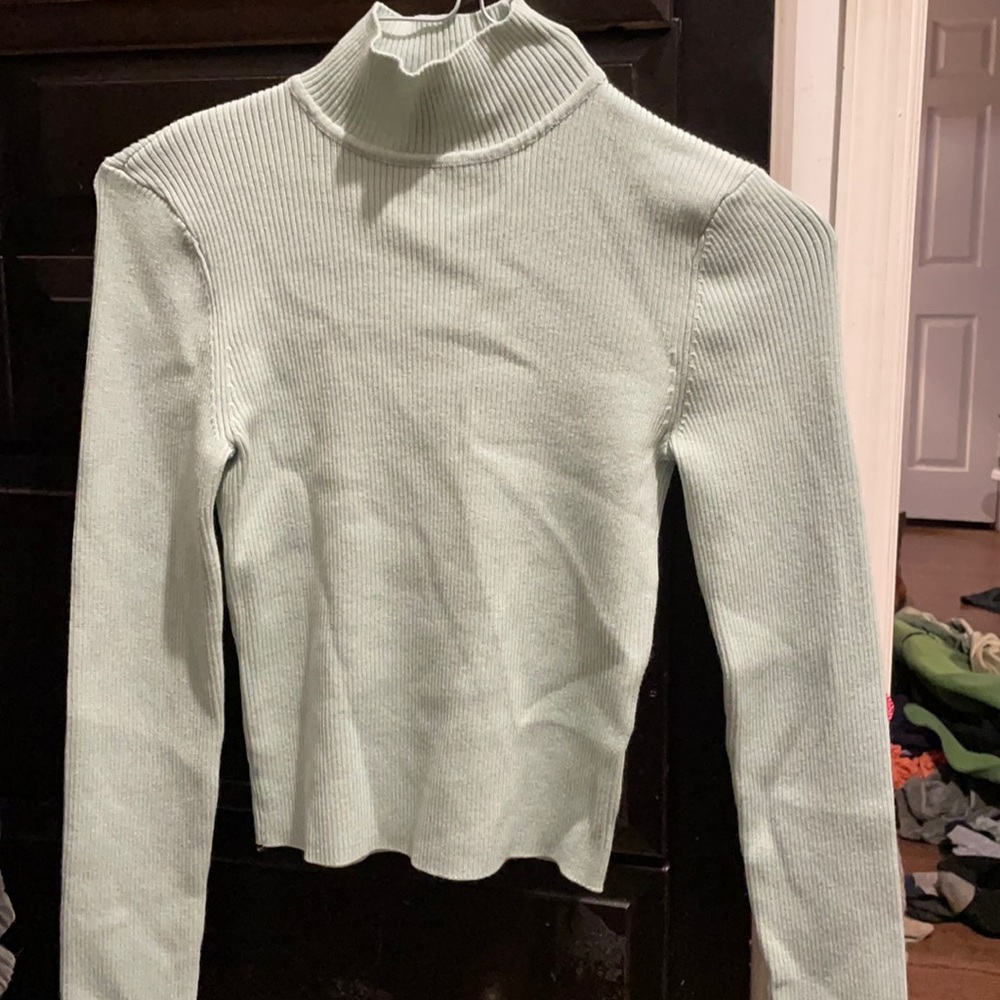 CROP LONG SLEEVE (neck folds up or down) only worn once, no stains no rips